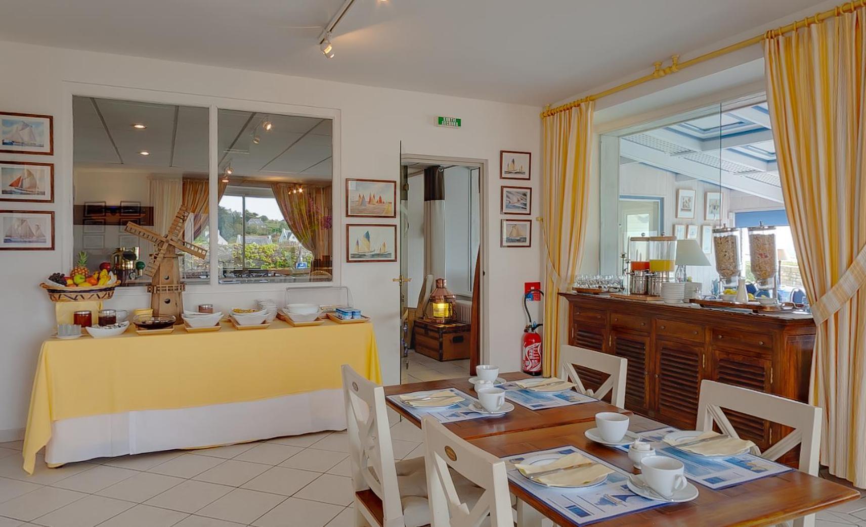 Hotel Restaurant De La Plage Audierne Buitenkant foto